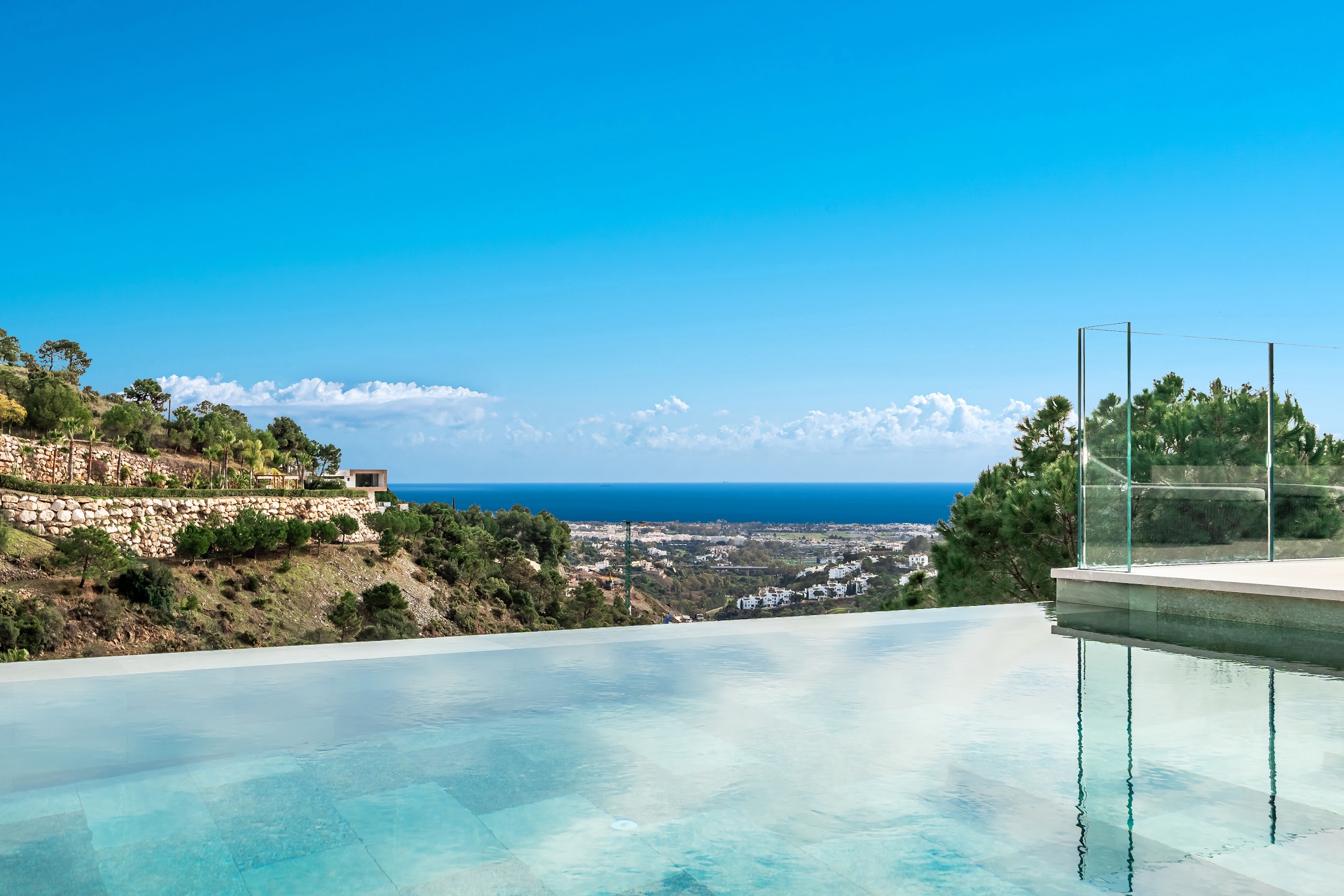 Panoramic infinity pool