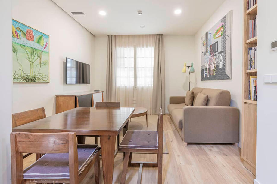 El Museo Apartamentos Malaga Salon Comedor Arte