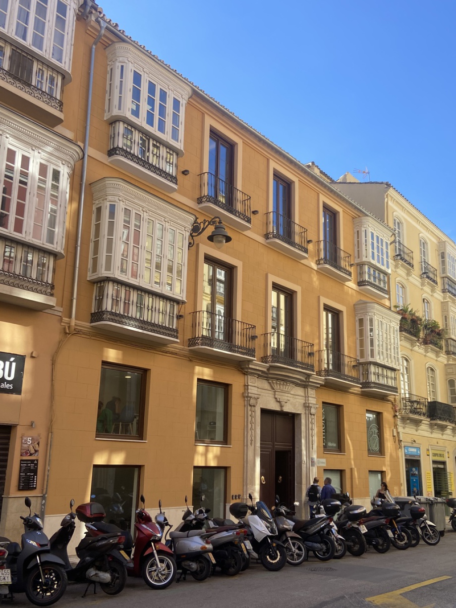 Escuela de Idiomas Enforex Málaga — fachada histórica rehabilitada