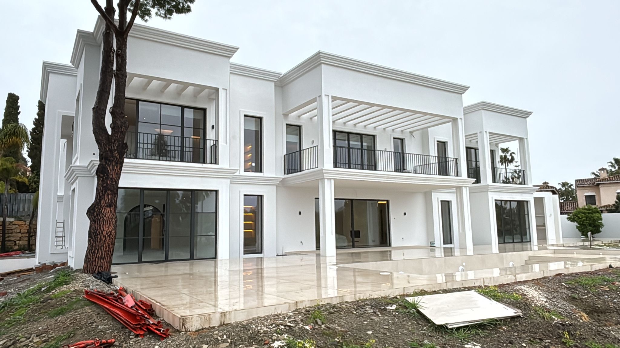 Fachada trasera — Villa El Paraíso, Benahavís