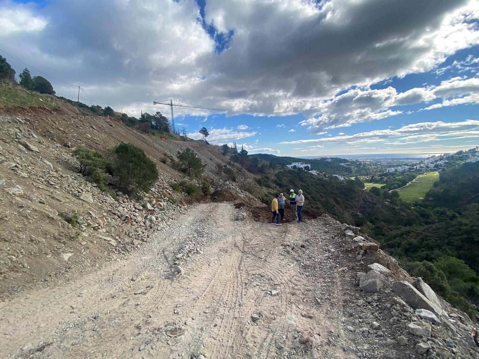 Organización inicial de los trabajos de movimiento de tierras en El Madroñal, Benahavís
